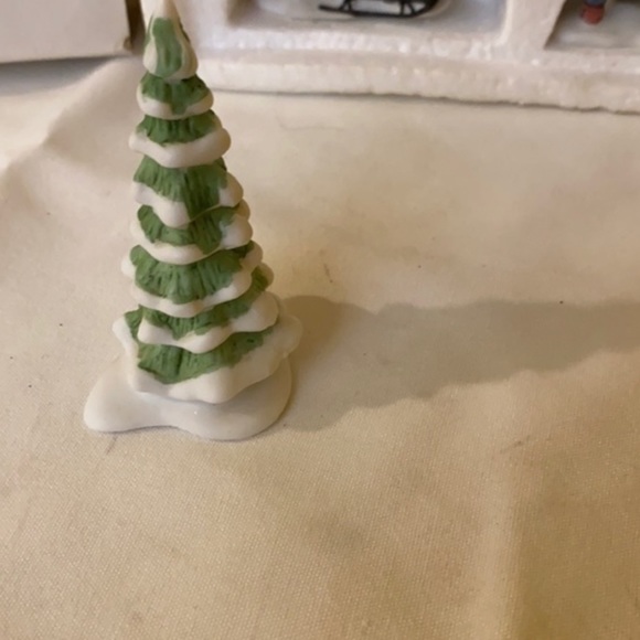 Dept 56 winter village accessories - Picture 10 of 10